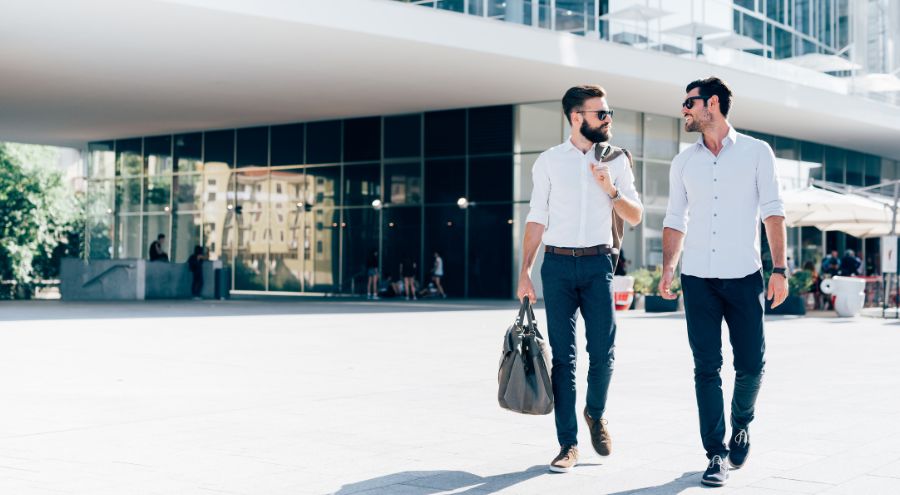 Cómo Adaptar tu Estilo para Eventos en Exteriores