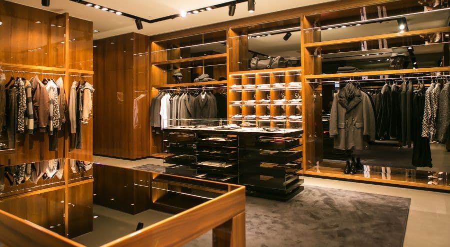 Cómo Vestir con Estilo sin Gastar una Fortuna: Guía para Hombres Prácticos