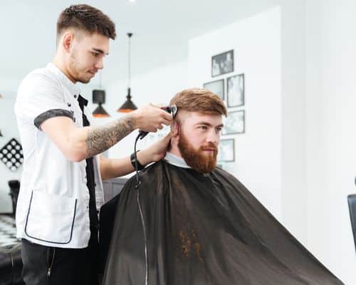 Colorimetría masculina: cómo identificar tu tono de piel y vestir con acierto